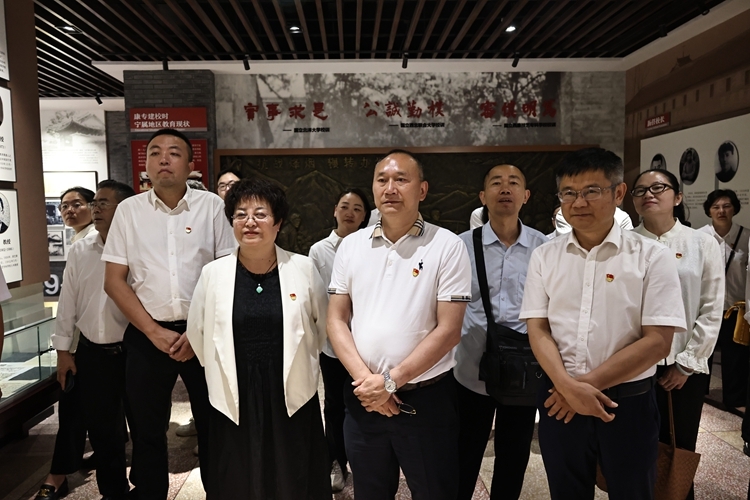 参观 (3)_副本